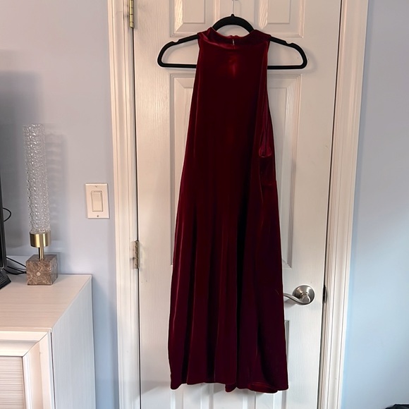 A Truly Stunning Dress - Picture 4 of 7